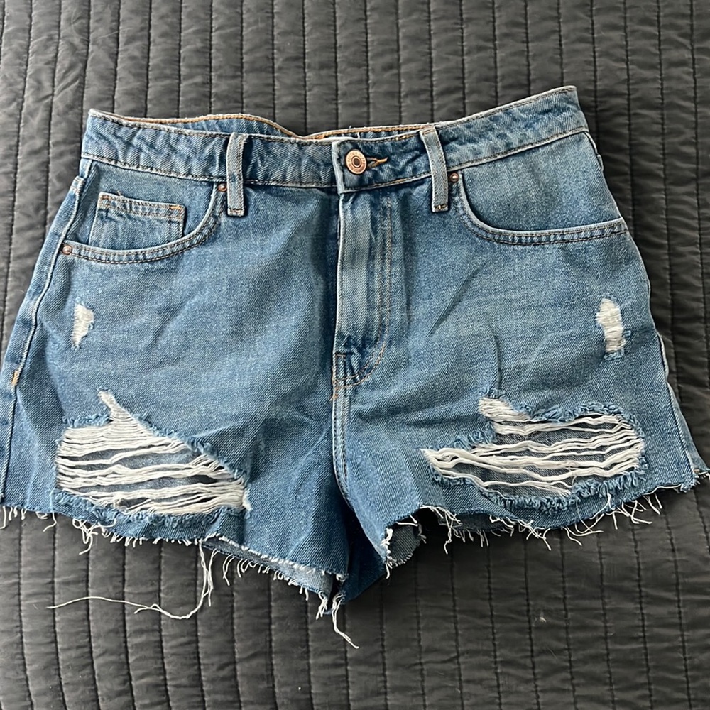 Forever 21 size 28 distressed denim shorts